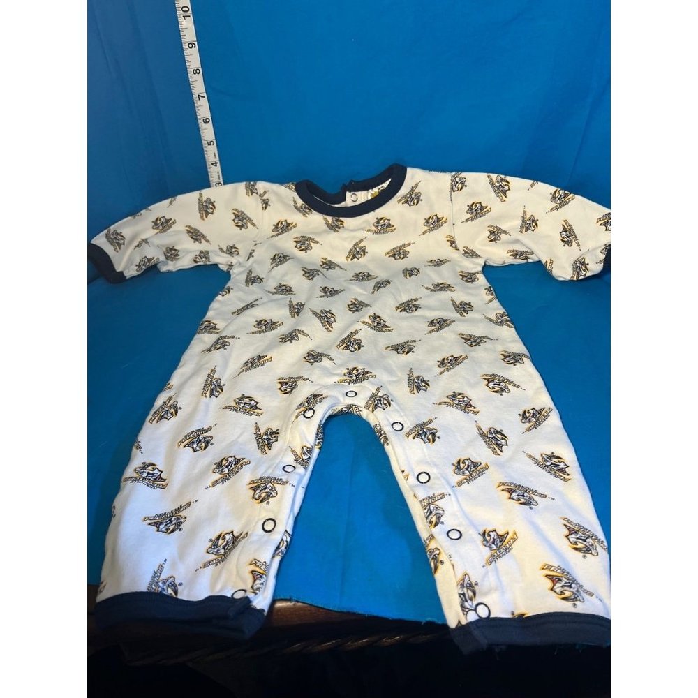 NHL Nashville Predators Baby Onesie 12 Months Boys Girls Snap Legs Bodysuit